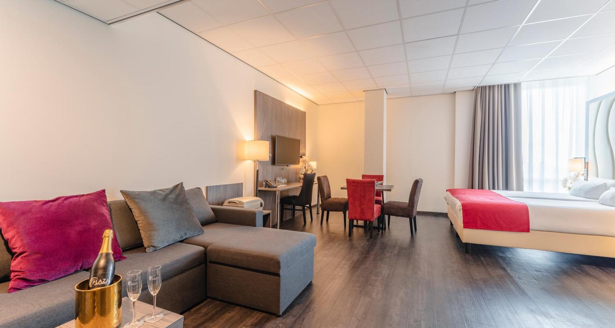 Plaza Premium Almere Exterior photo